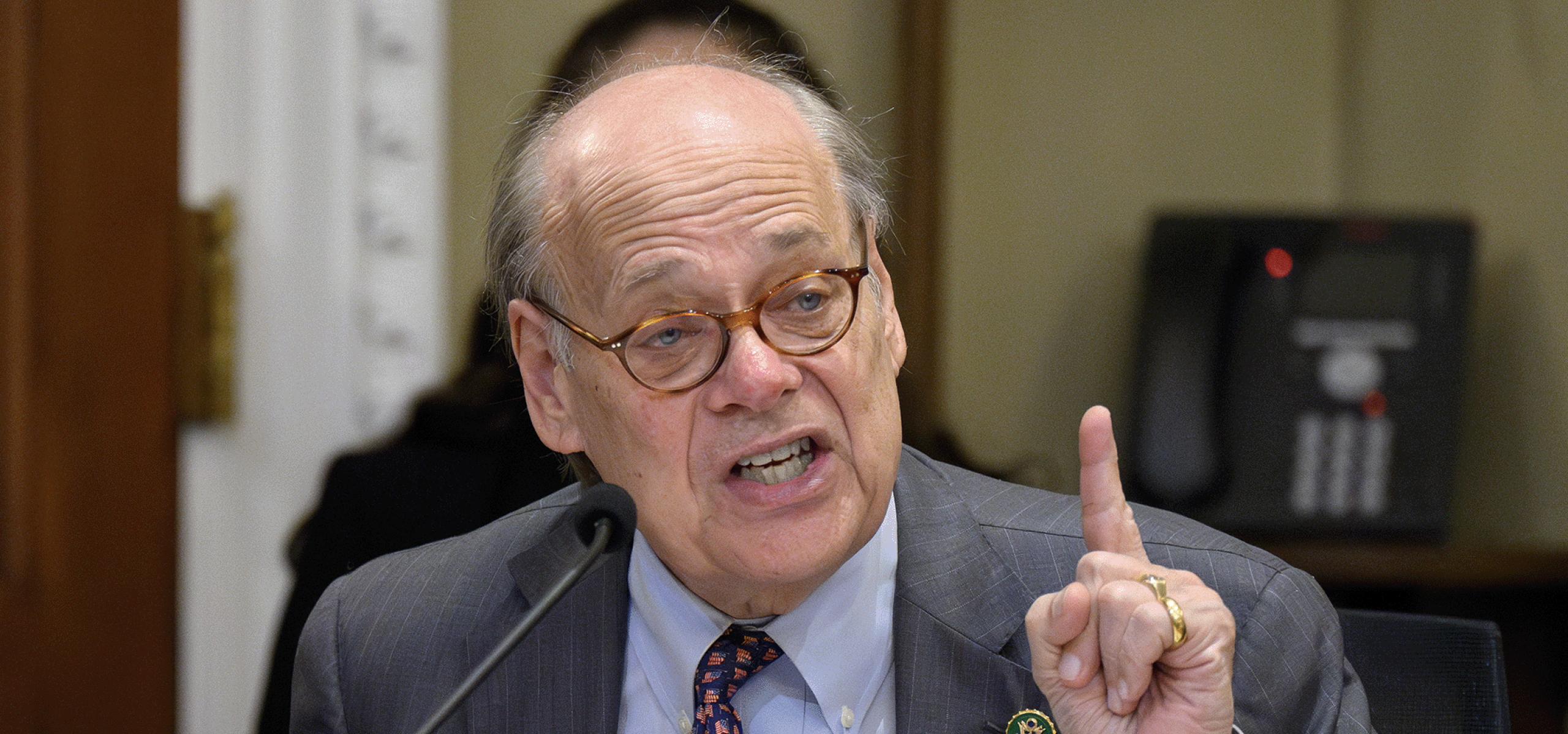 Steve Cohen on the house floor